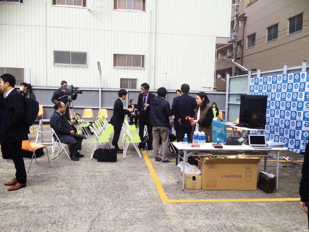 ↑続々と集まる記者の方々