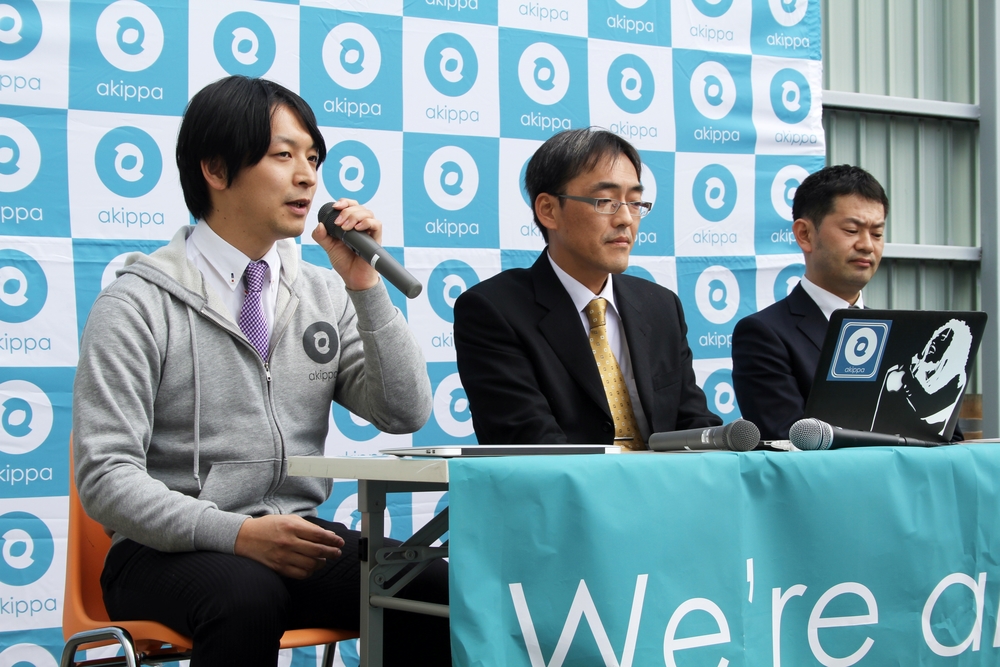 ↑アイシンAWの清水氏（写真右）、杉浦氏（写真真ん中）、akippaアライアンス担当の田中（写真左）