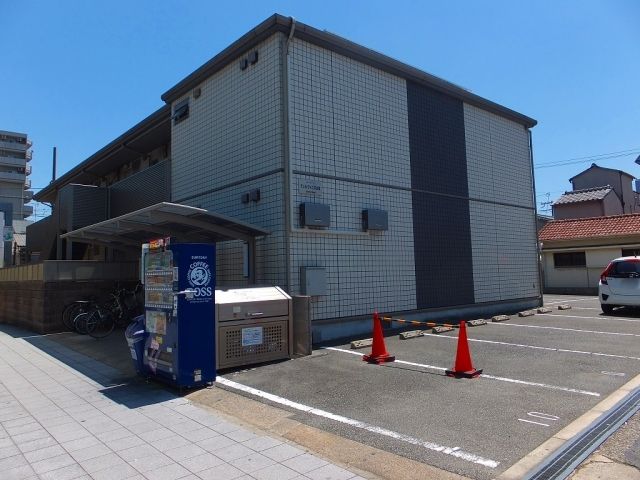 チェルヴォこのはな駐車場