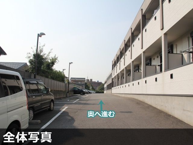 ラティエラ常滑駐車場