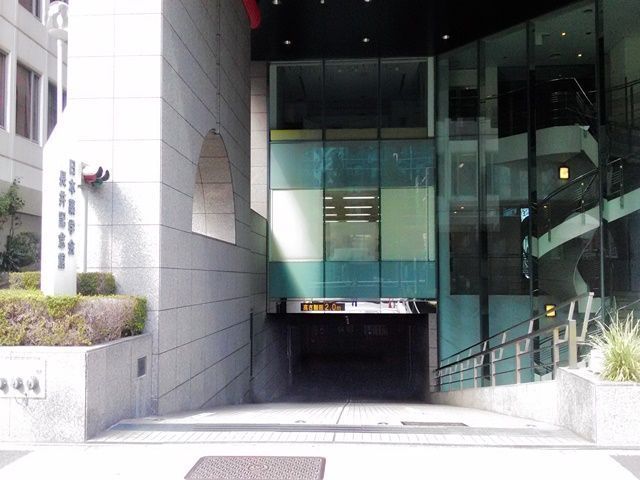 日本薬学会長井記念館駐車場