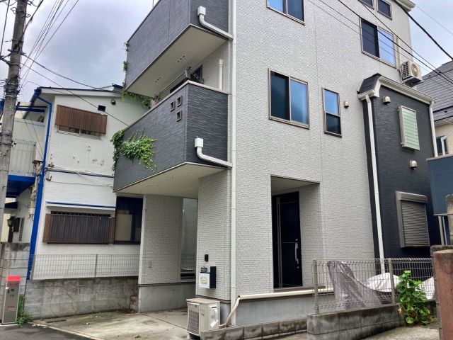 新宿区高田馬場3丁目屋根付き♯akippa駐車場