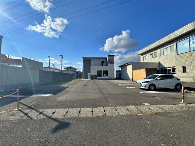 アキッパ KON駐車場