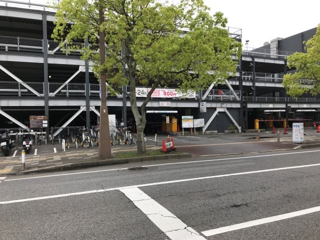 アキッパ メッセ・アミューズ・モール駐車場