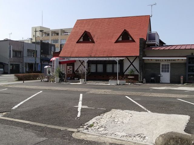 アキッパ グリル木の実駐車場