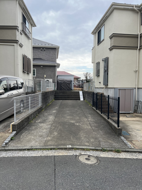 金沢区富岡西2丁目駐車場