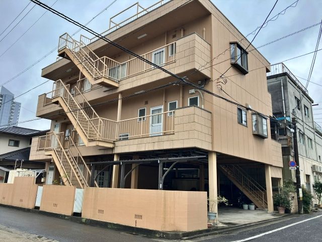 アキッパ 寿町10-16駐車場