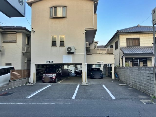 アキッパ 奉還町4丁目5-18駐車場